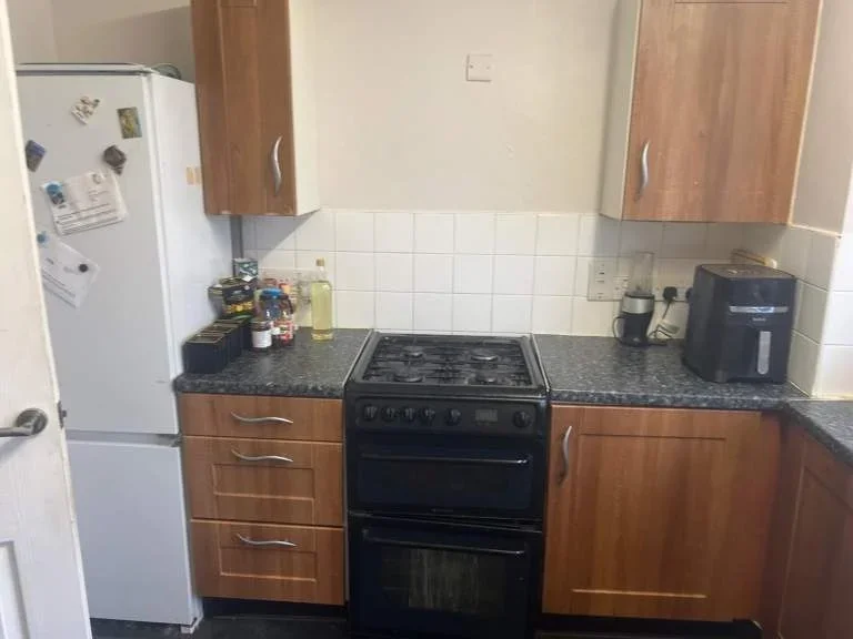 Room Halley Road in Greater London
