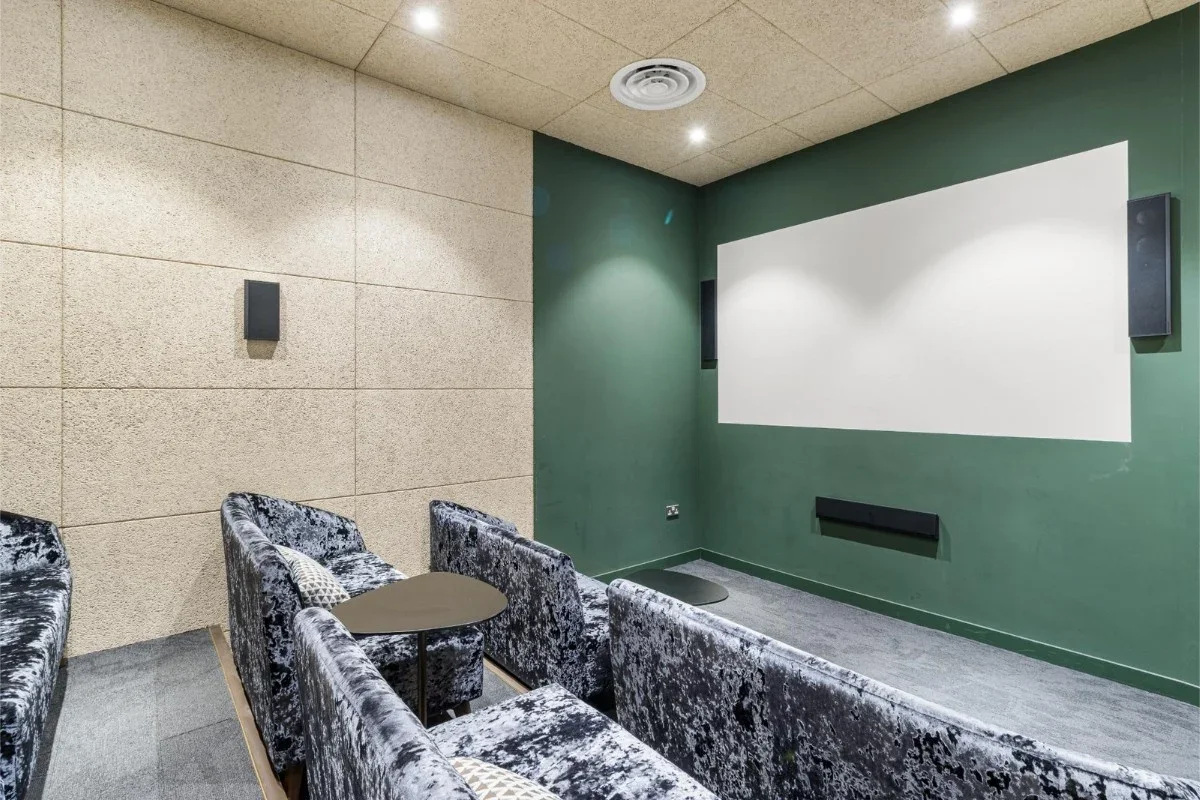 Room Market Road in Greater London