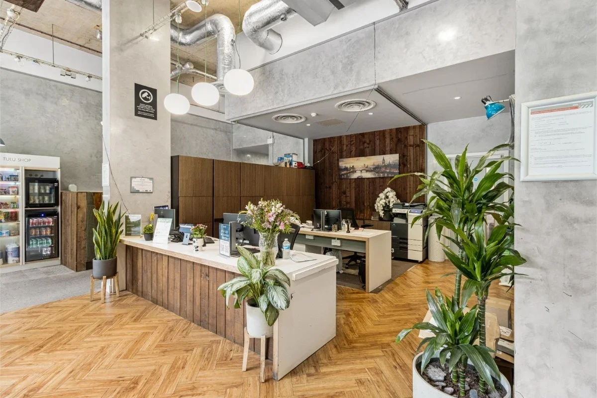 Room Market Road in Greater London