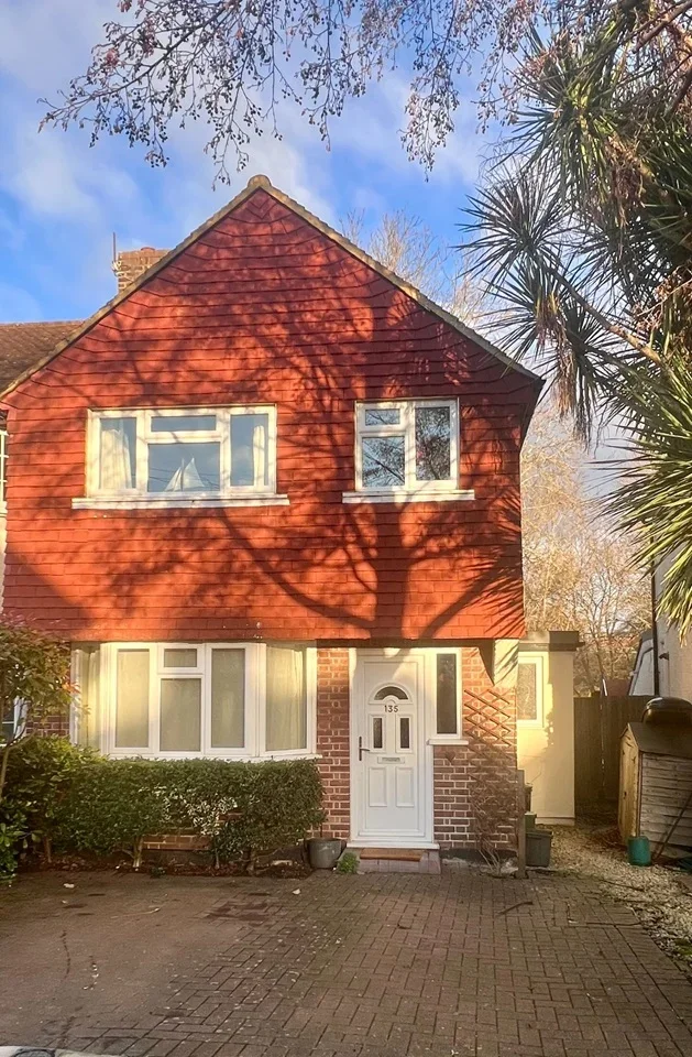House Fulwell Park Avenue in Greater London