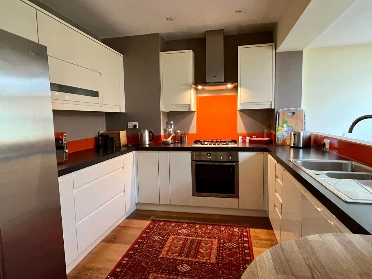 House Fulwell Park Avenue in Greater London