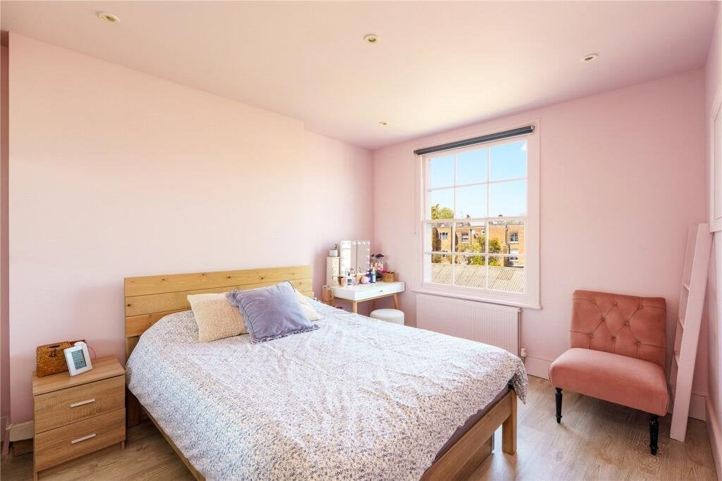 Flat Belsize Road in Greater London