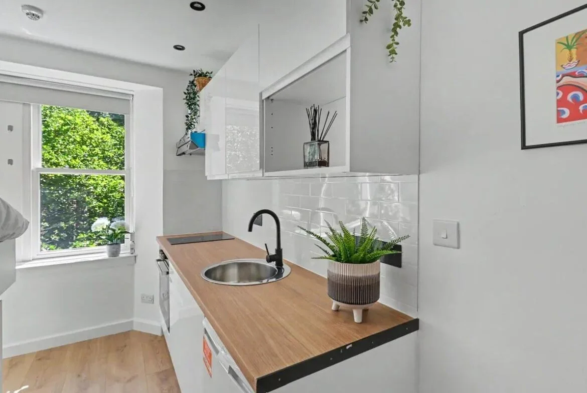Flat Fitzjohn's Avenue in Greater London