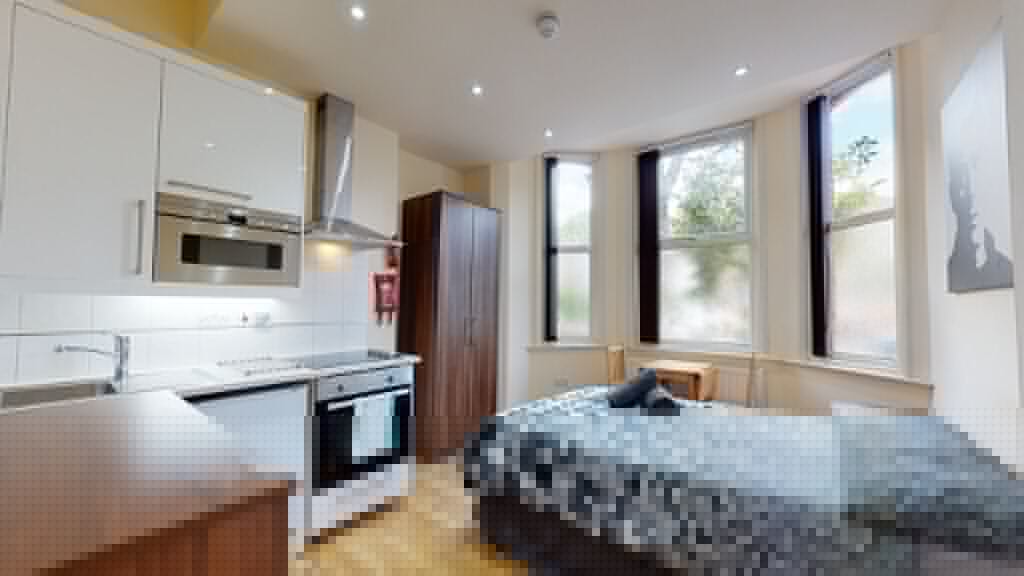 Room St. Pauls Avenue in Greater London
