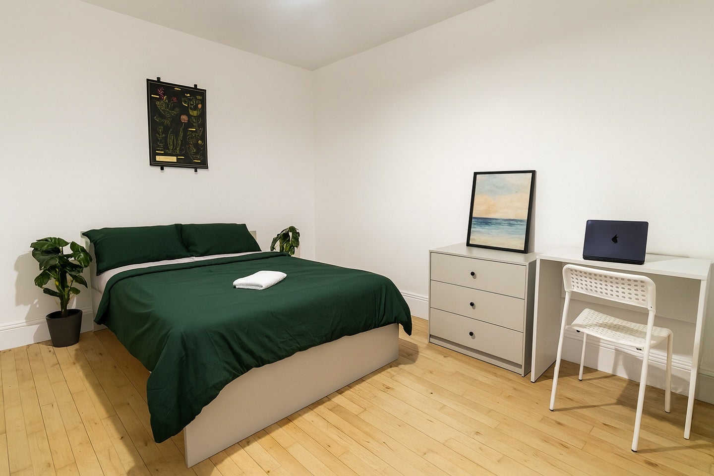 Room Lorrimore Square in Greater London