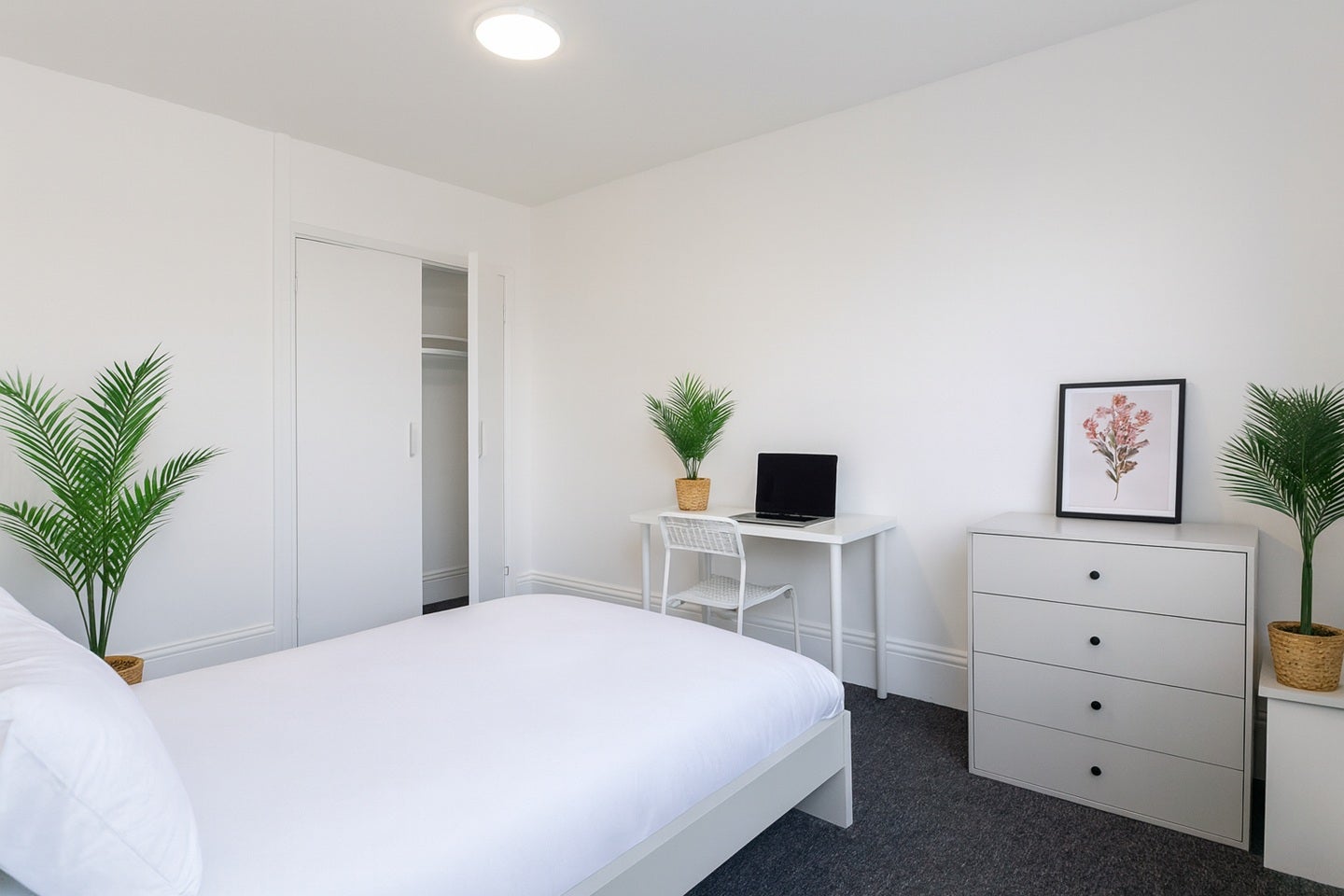 Room Lorrimore Square in Greater London