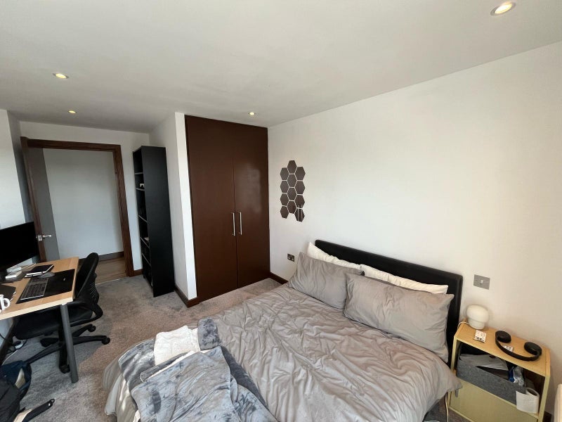 Room Burdett Road in Greater London