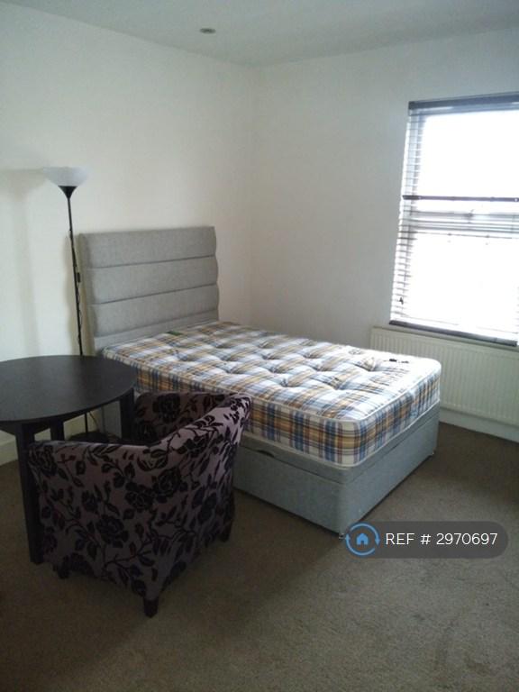 Room Western Elms Avenue in Reading