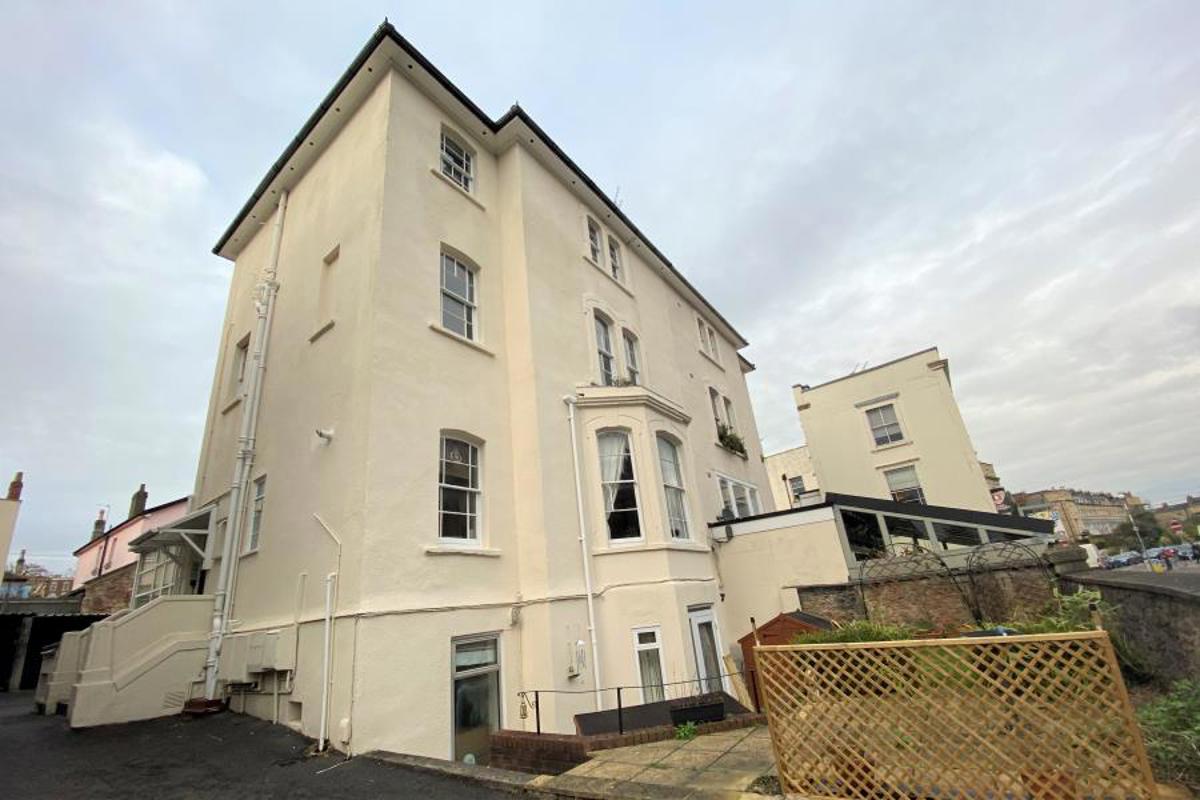 Flat Lower Clifton Hill in Bristol