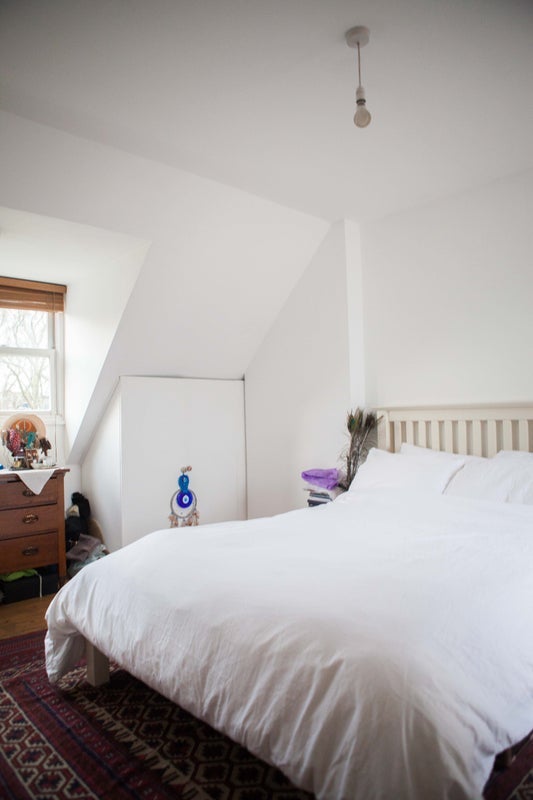 Room Calvert Avenue in Greater London