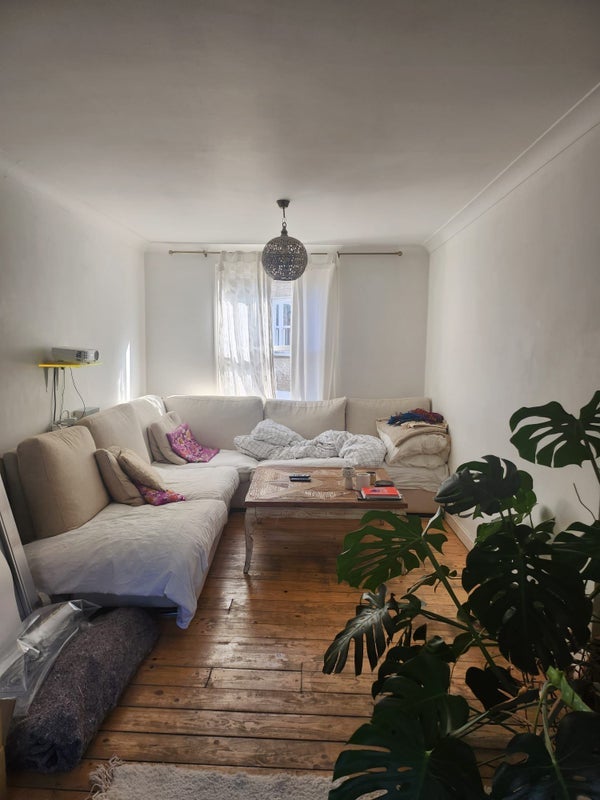 Room Calvert Avenue in Greater London