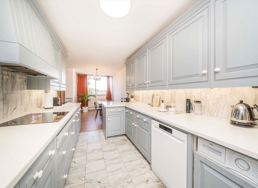 Flat Anglesea Road in Greater London