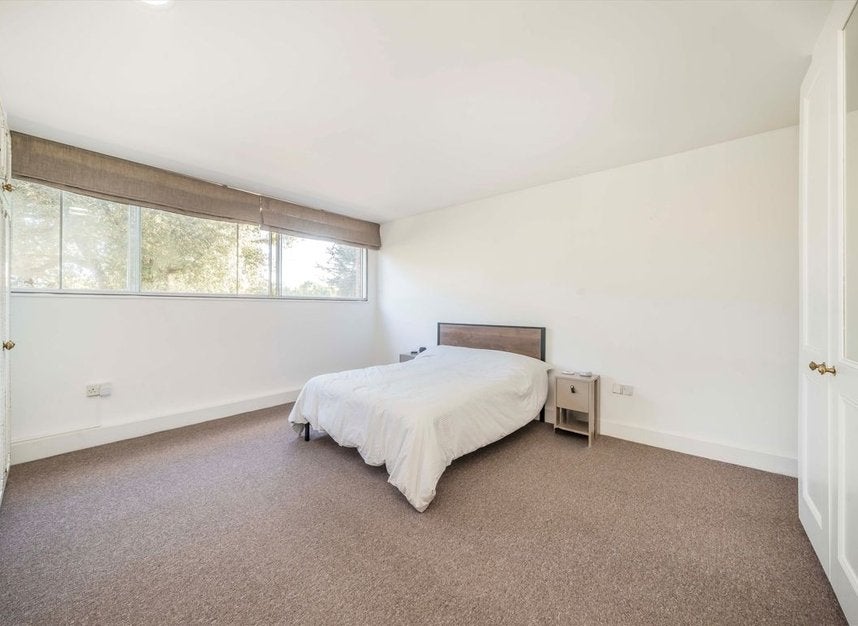 Flat Anglesea Road in Greater London