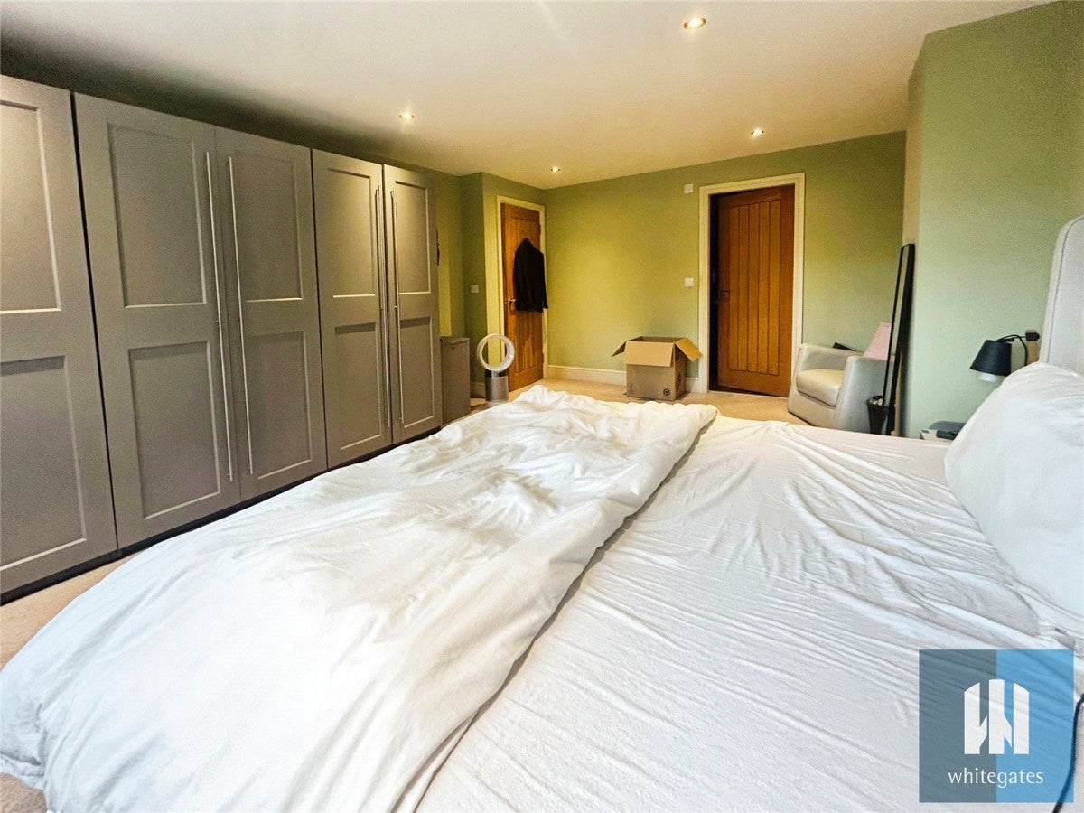 House Regent Close in Calderdale