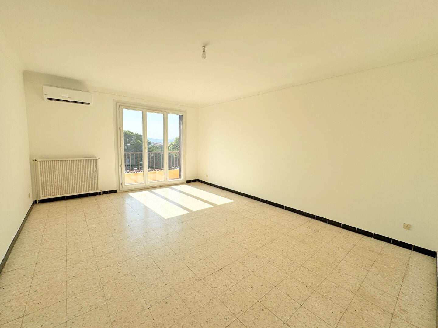 Flat Rue Hyacinthe Rigaud in Perpignan