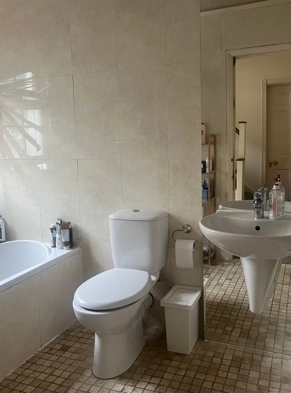 Room Essex Road in Greater London