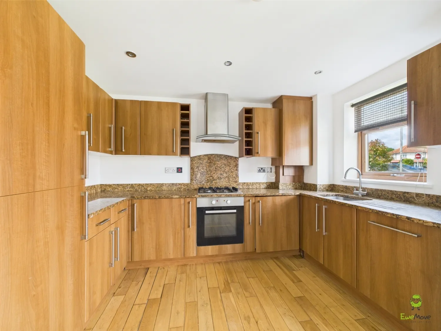 Flat Mayplace Road East in Greater London