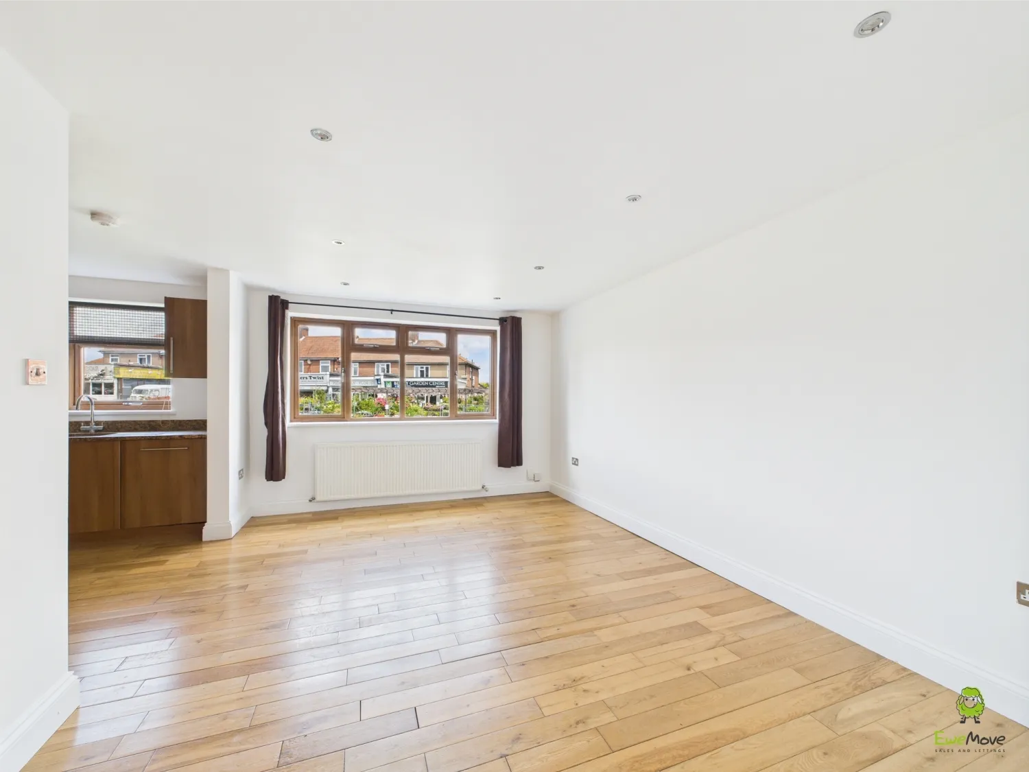 Flat Mayplace Road East in Greater London