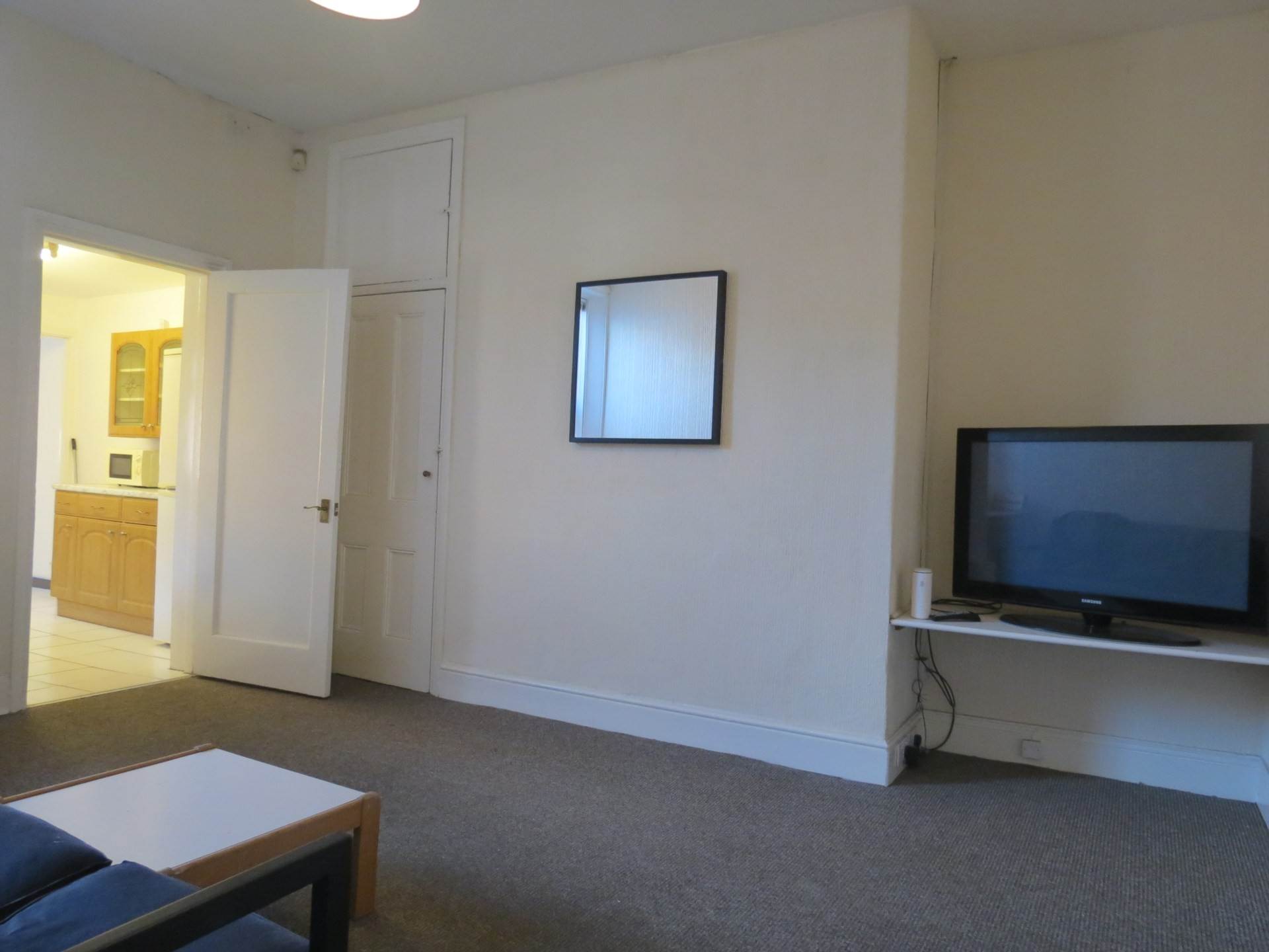 Flat Wingrove Avenue in Newcastle upon Tyne