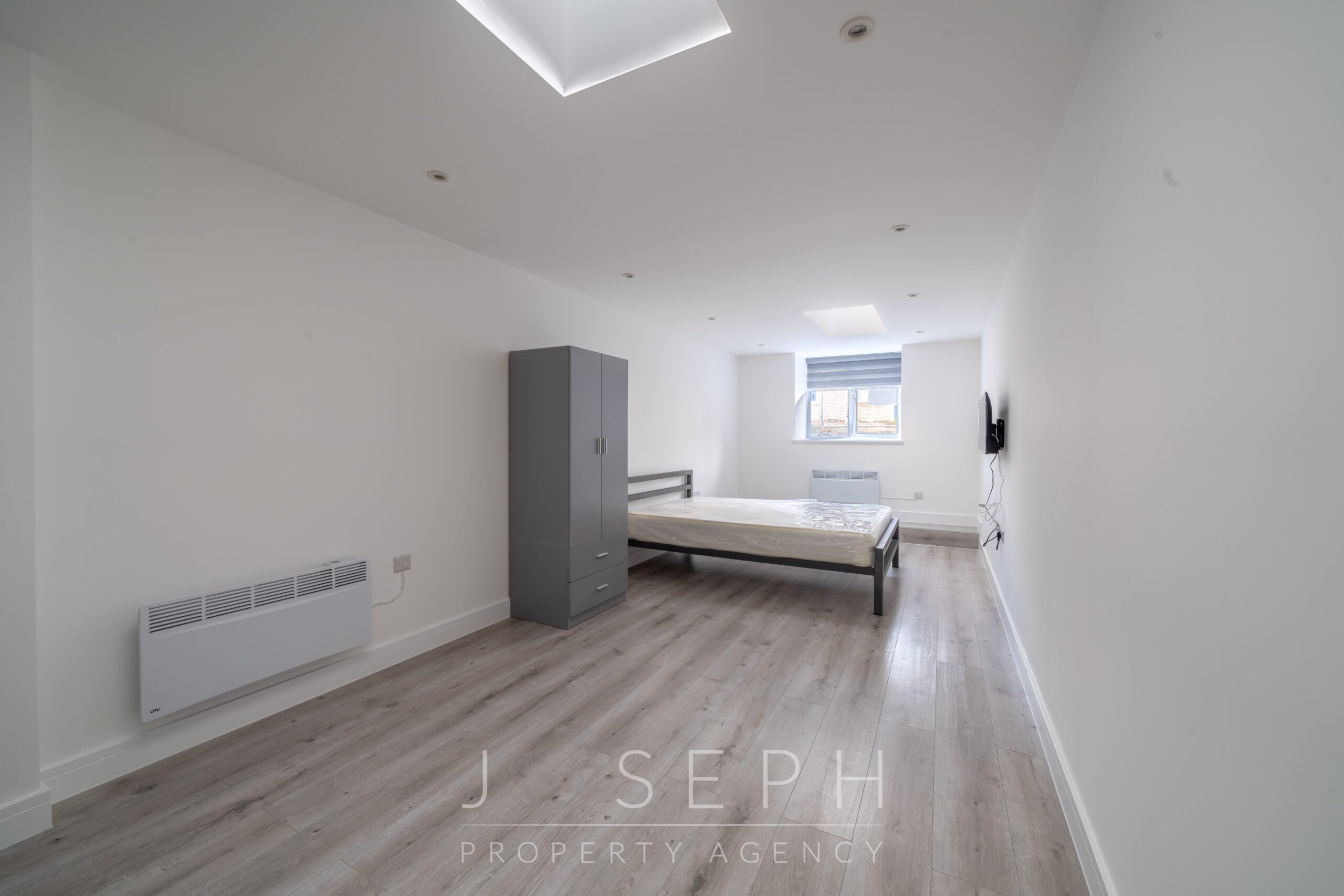Room Elm Street in Ipswich