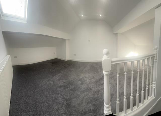 Flat Newgate Lane in Mansfield Woodhouse