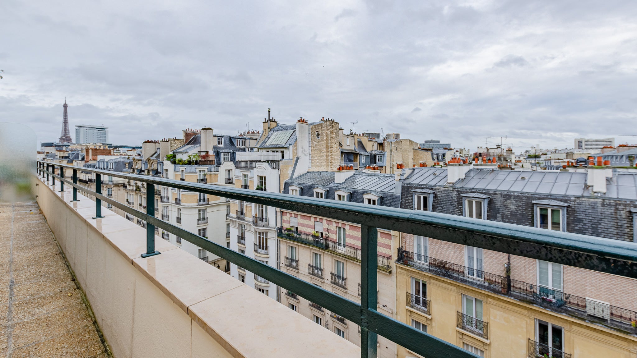 Flat Rue Jean de La Fontaine in Paris