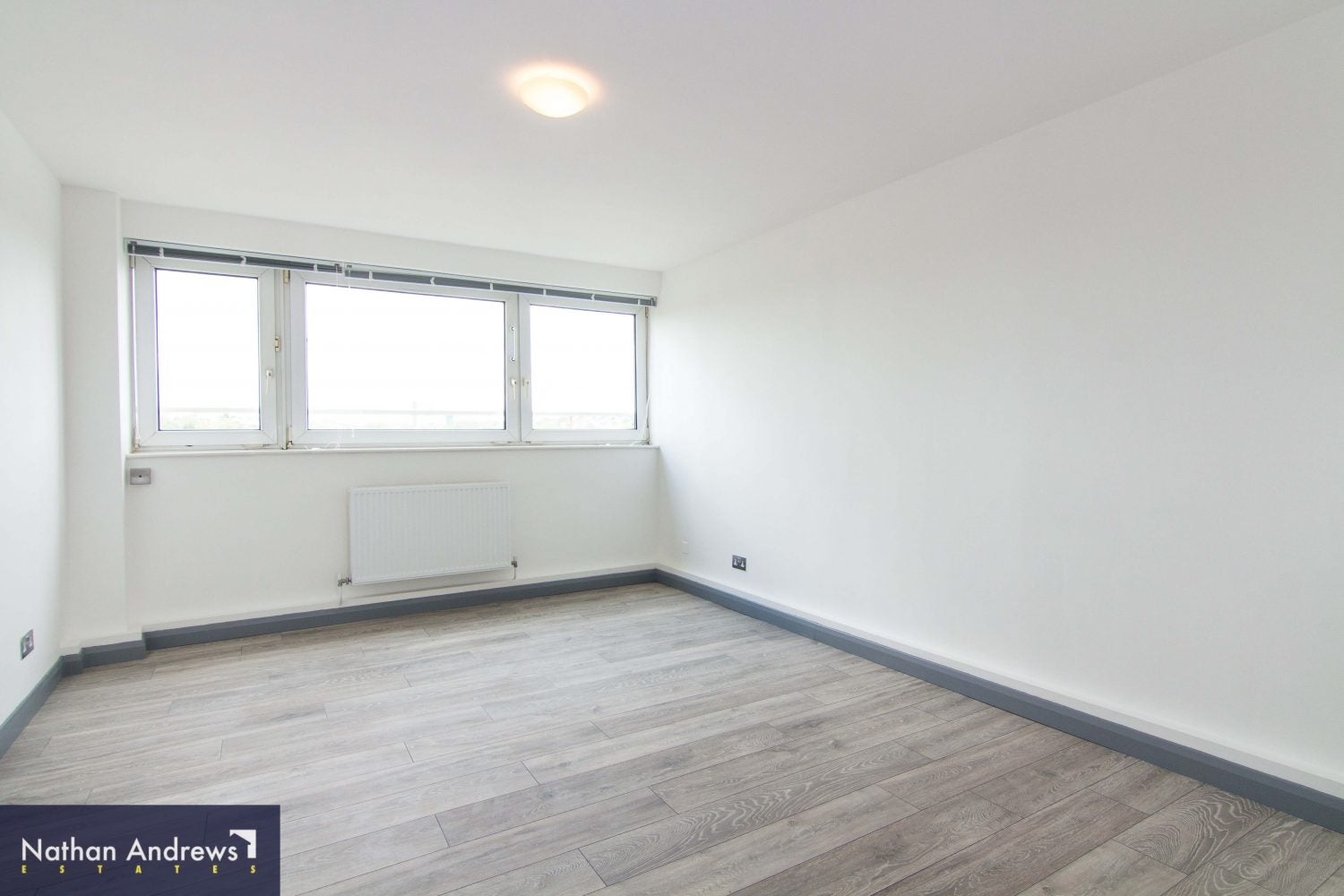 Flat Queensdale Crescent in Greater London