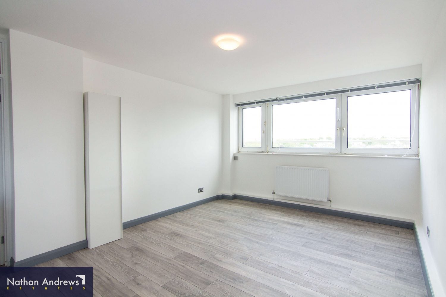 Flat Queensdale Crescent in Greater London
