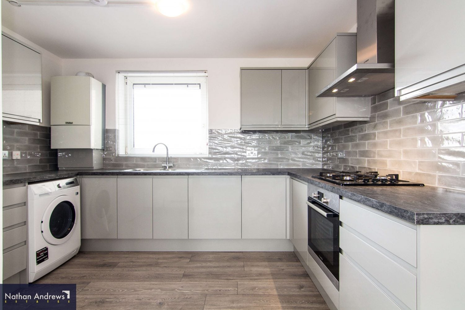 Flat Queensdale Crescent in Greater London