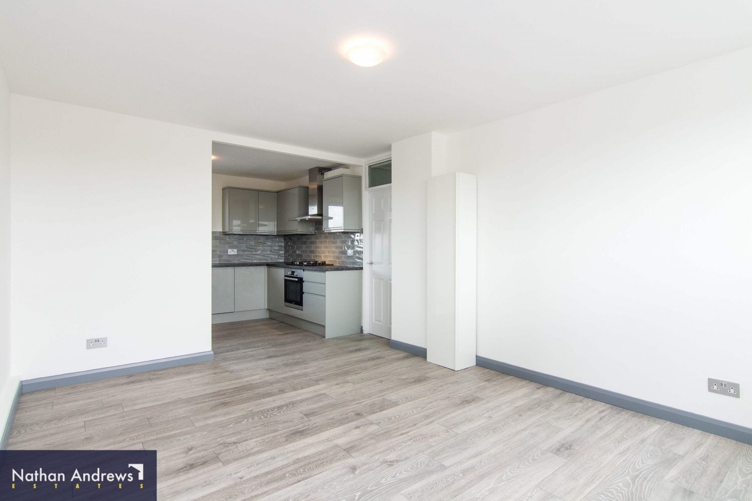 Flat Queensdale Crescent in Greater London