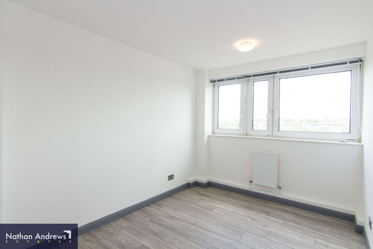 Flat Queensdale Crescent in Greater London