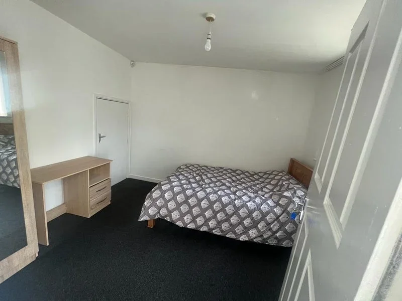 Room Stafford Street in Leeds
