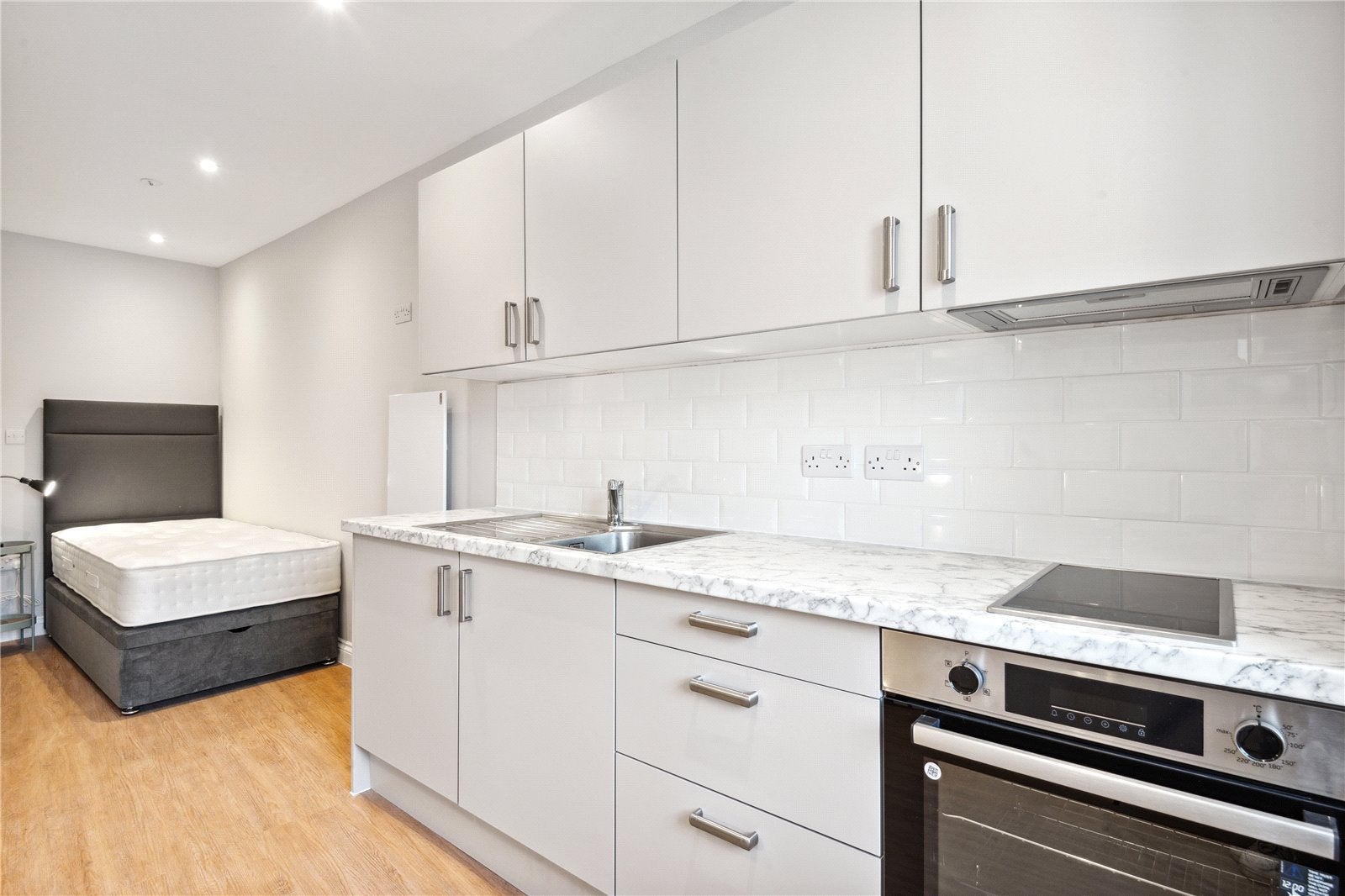 Flat Glendower Place in Greater London