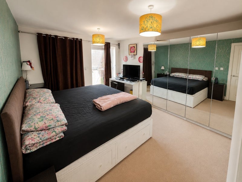 Room West Arbour Street in Greater London