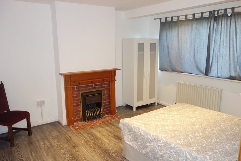 Room Lyndhurst Avenue in Greater London