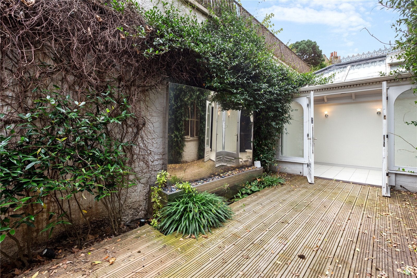House Ansdell Terrace in Greater London