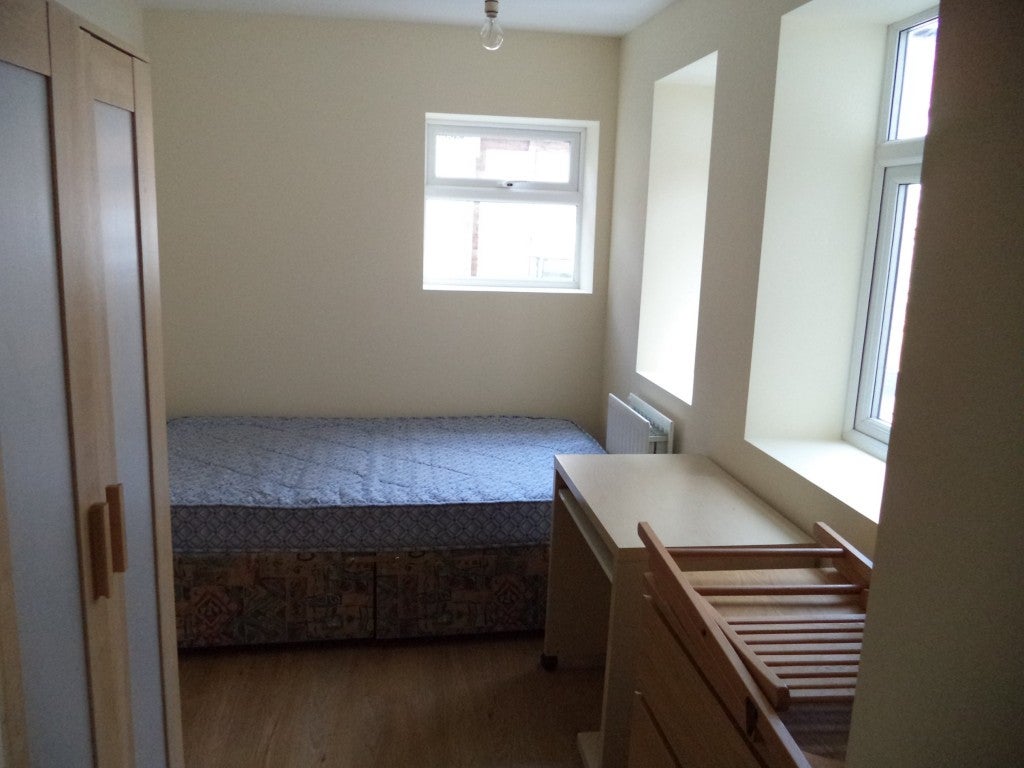 Flat Dinsdale Road in Newcastle upon Tyne