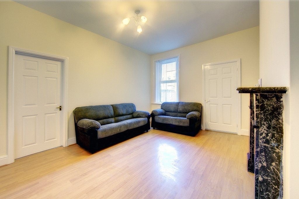 Flat Starbeck Avenue in Newcastle upon Tyne