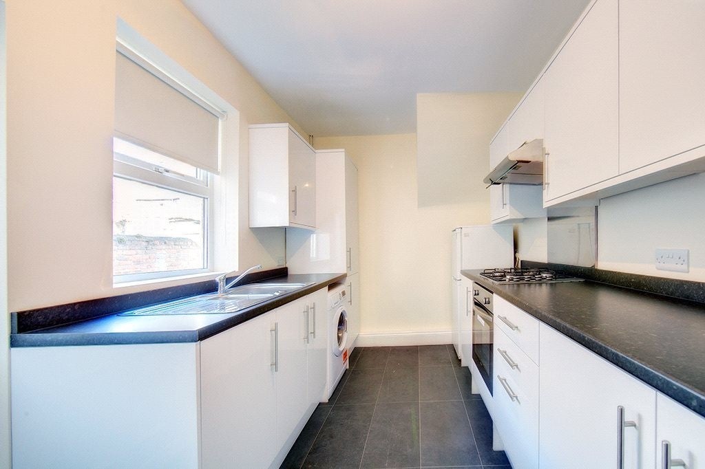 Flat Starbeck Avenue in Newcastle upon Tyne