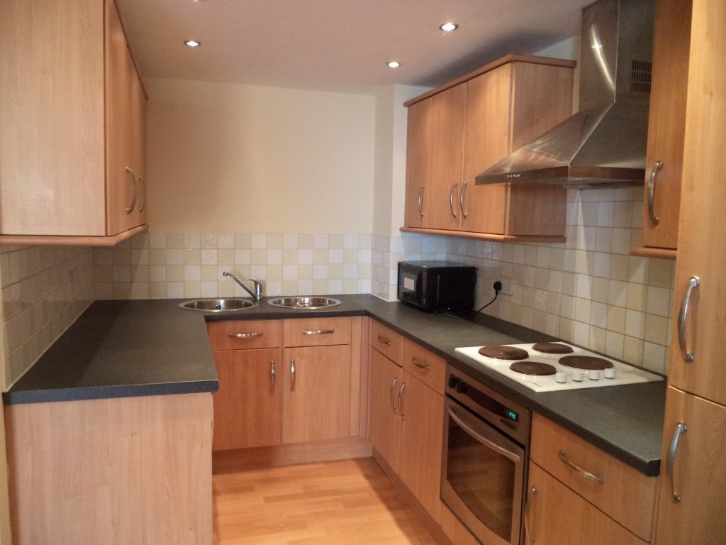 Flat Dinsdale Road in Newcastle upon Tyne