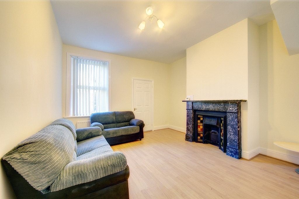Flat Starbeck Avenue in Newcastle upon Tyne