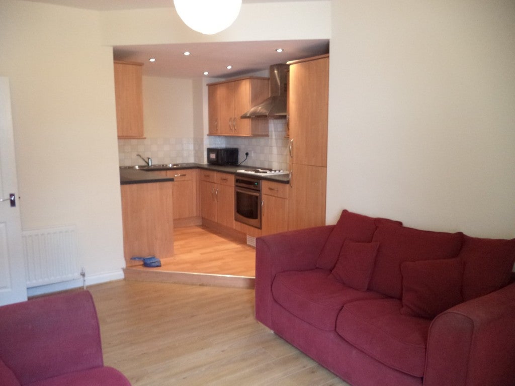 Flat Dinsdale Road in Newcastle upon Tyne