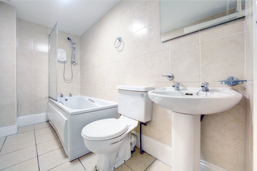 Flat Starbeck Avenue in Newcastle upon Tyne