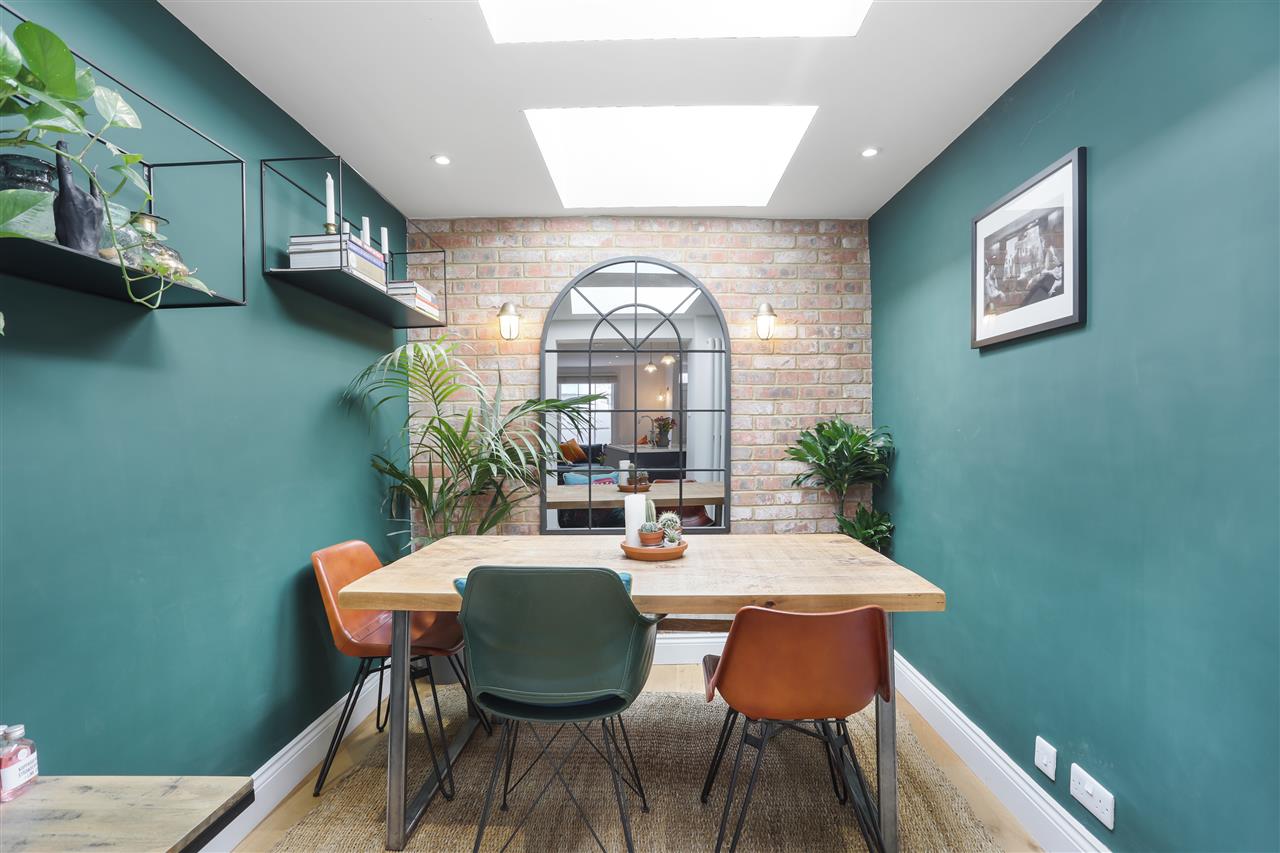 House Fortess Grove in Greater London