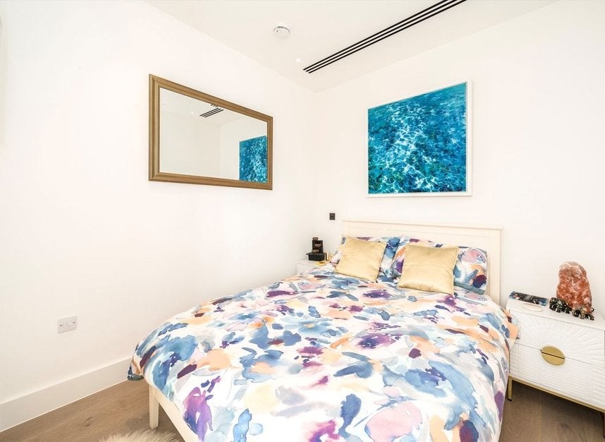Flat Woodfield Road in City of Westminster