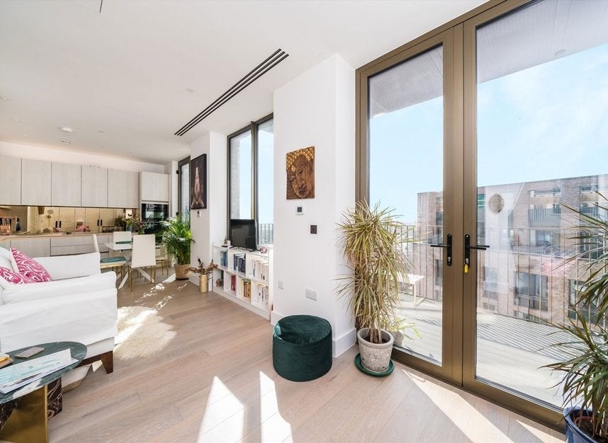 Flat Woodfield Road in City of Westminster
