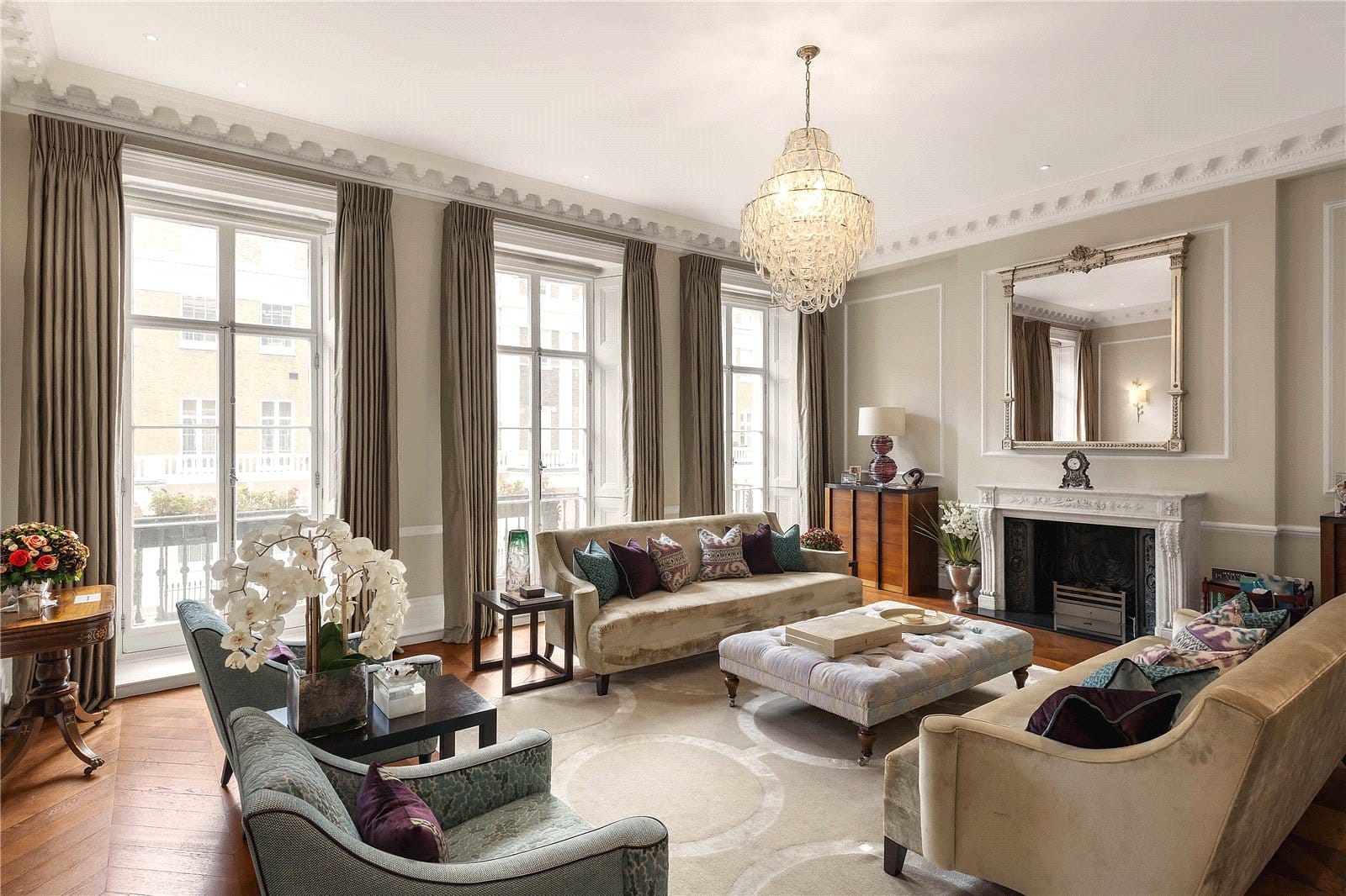 Flat Wilton Crescent in City of Westminster