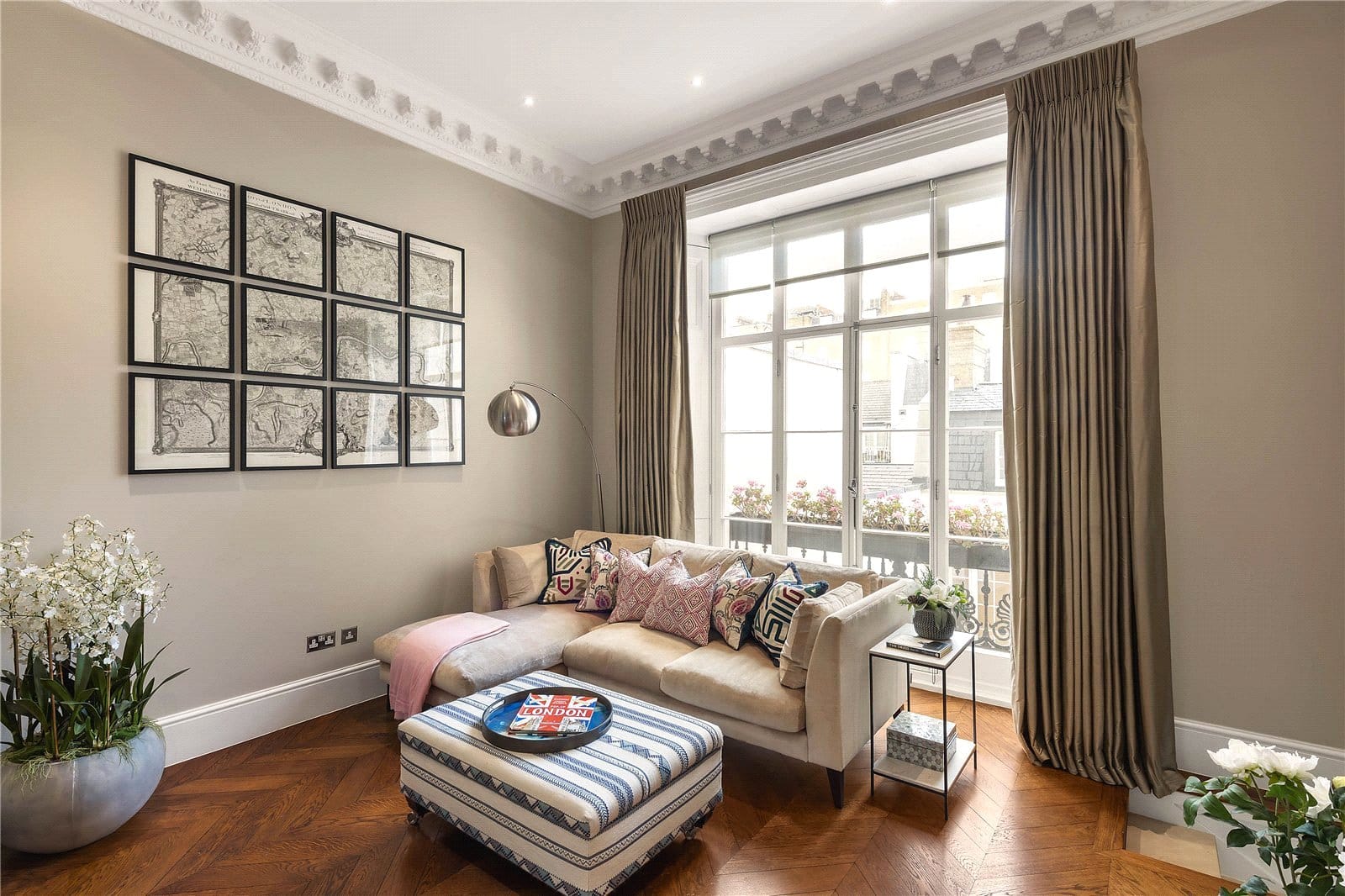 Flat Wilton Crescent in City of Westminster
