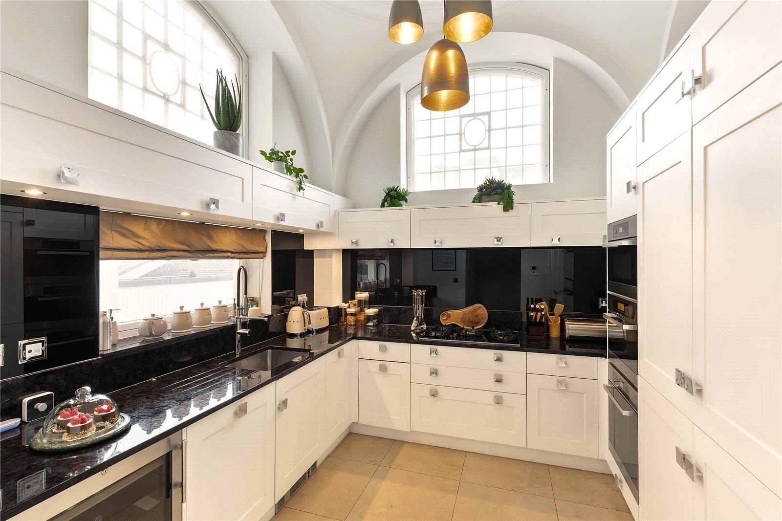 Flat Wilton Crescent in City of Westminster