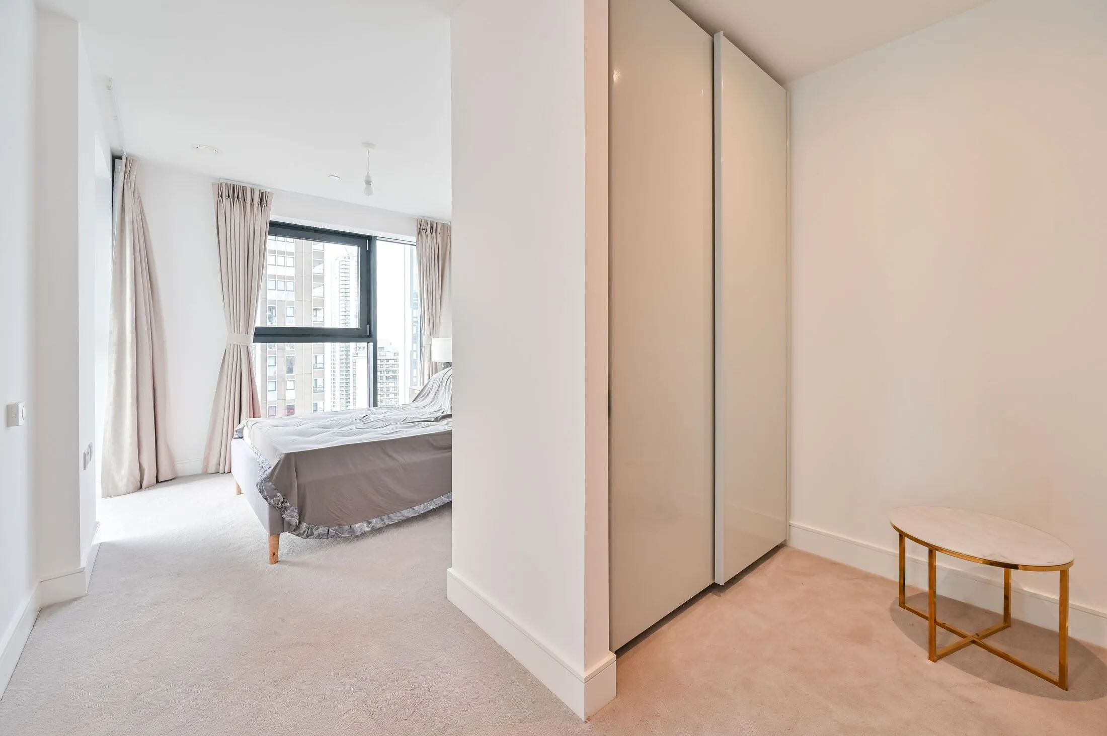 Flat Heygate Street in Greater London